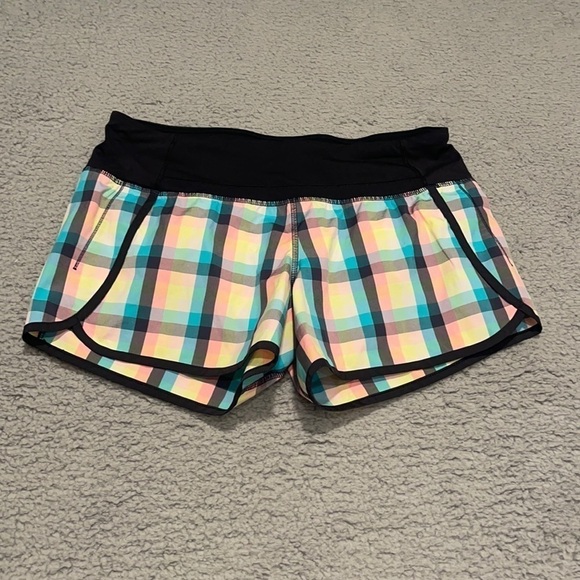Lululemon women's Tracker Shorts II Wee Wheezy Check Print 6 - Picture 1 of 6